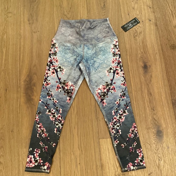 Beautiful leggings! - Picture 2 of 3